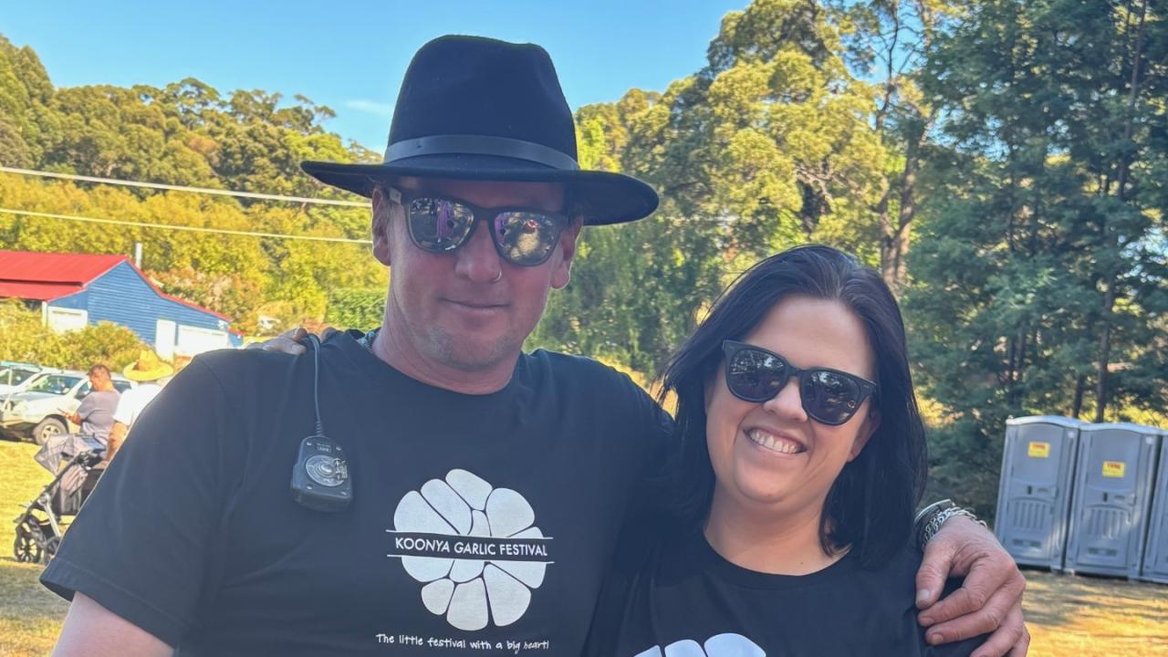 Edan Manley of Slopen Main and Rebecca Smith of Sorell volunteer at the Garlic Festival. Edan Manley of Slopen Main and Rebecca Smith of Sorell volunteer at the Garlic Festival.
