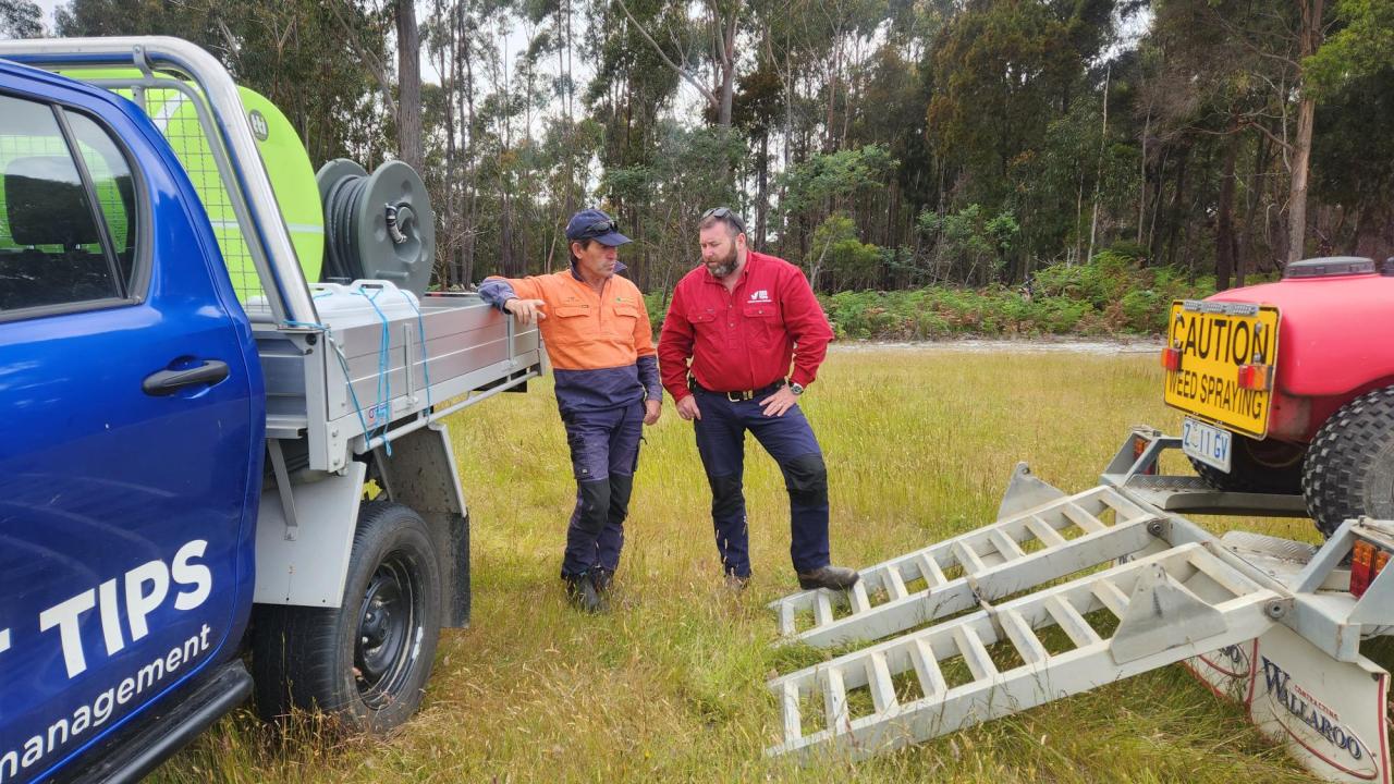 North East landowner Tim Reid talking to Red Hot Tips coordinator Sam Tacey about preparing his property for the upcoming fire season. North East landowner Tim Reid talking to Red Hot Tips coordinator Sam Tacey about preparing his property for the upcoming fire season.