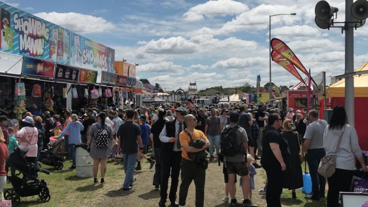 Crowds at the Longford Show Crowds at the Longford Show