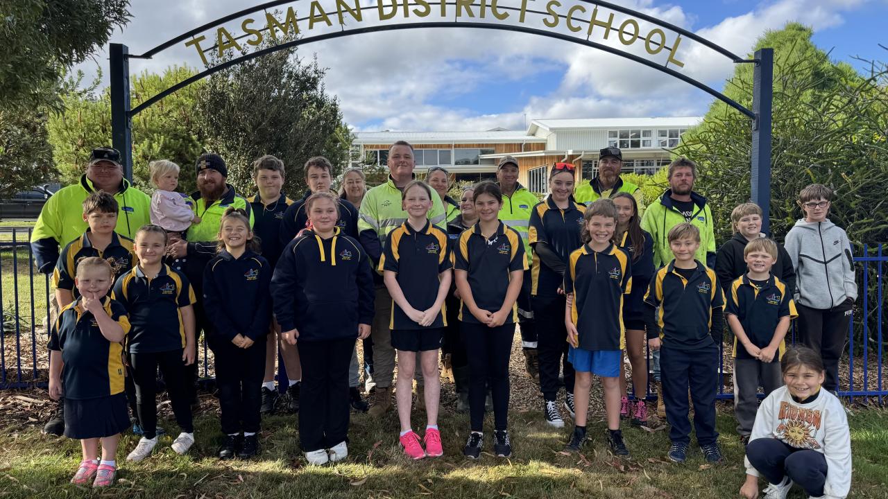 Tasman District School students with parent and carers