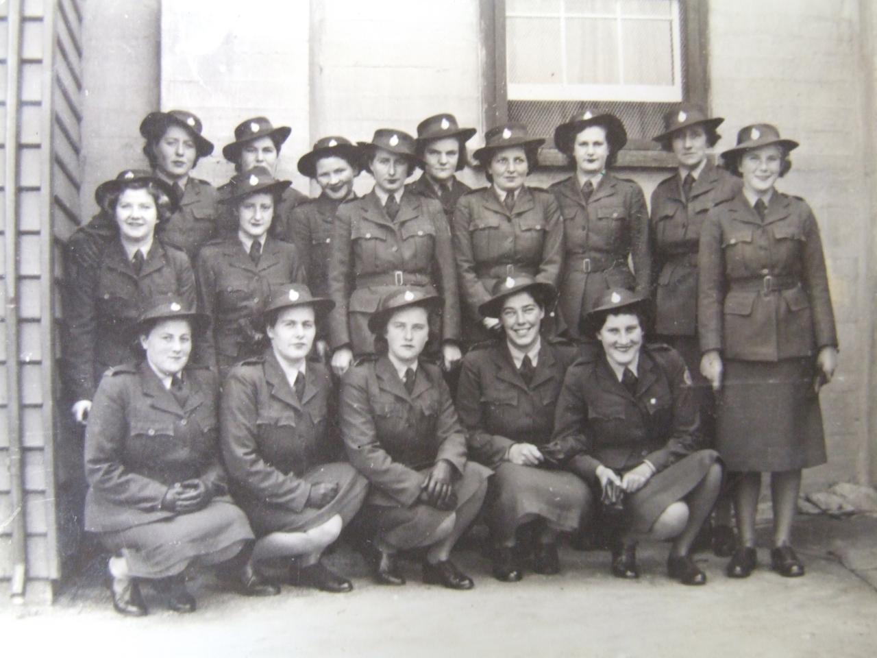 Land Army recruits at Scottsdale