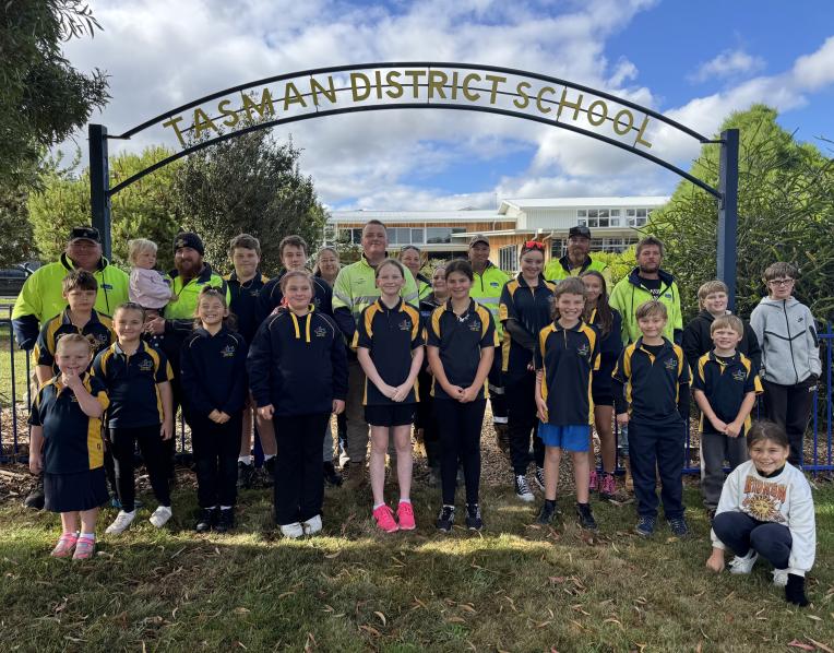 Tasman District School students with parent and carers