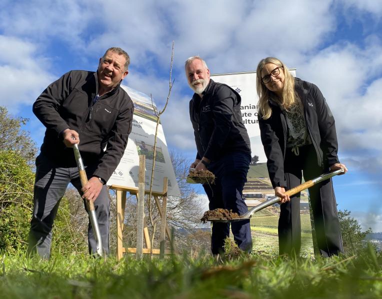 Primary Industries minister Gavin Pearce, TIA director Professor Mike Rose, Angela is the UTAS Pro Vice-Chancellor, College of Sciences and Engineering Angela Castles.